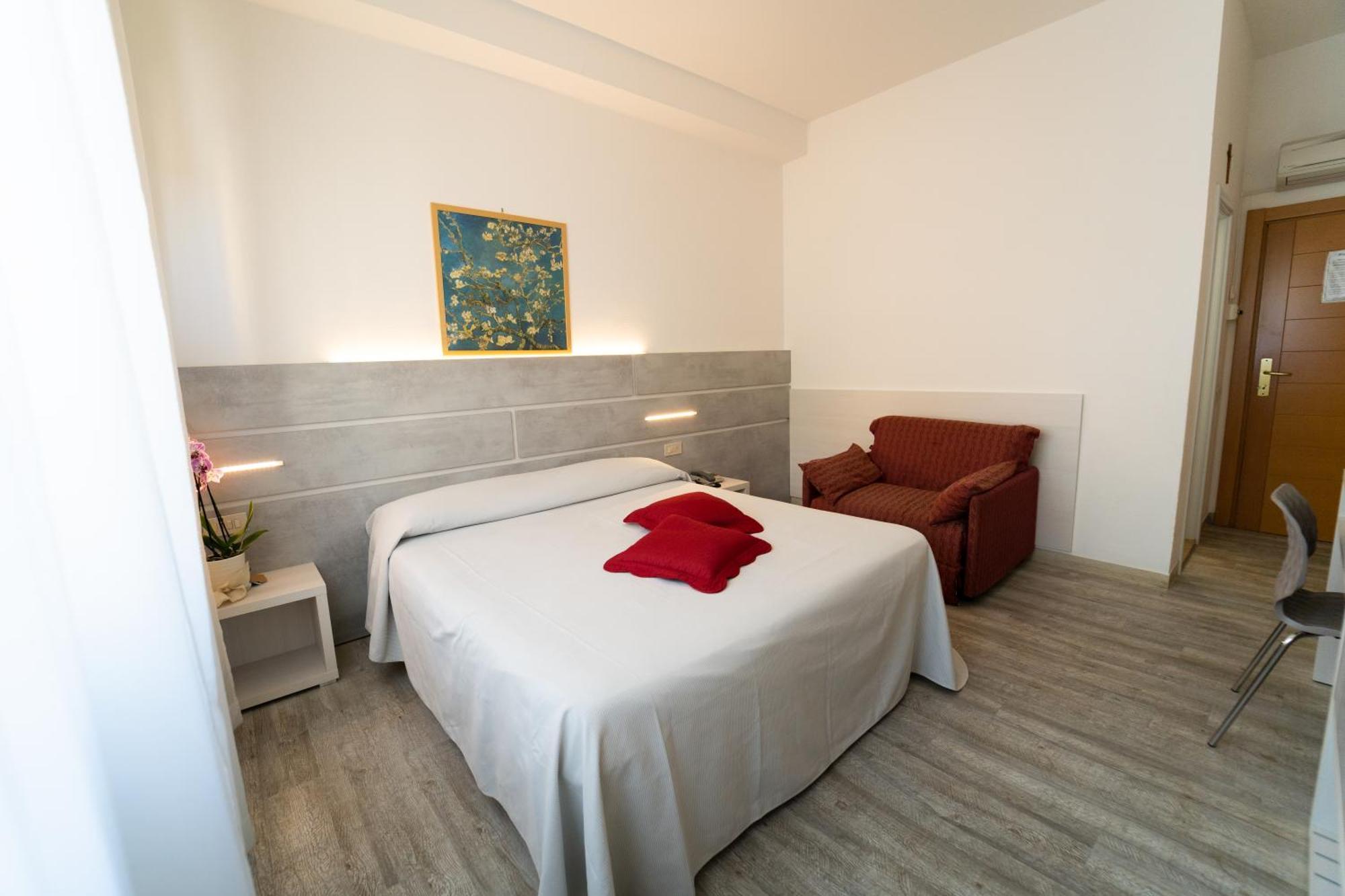 Hotel Dafne Punta Marina Bilik gambar