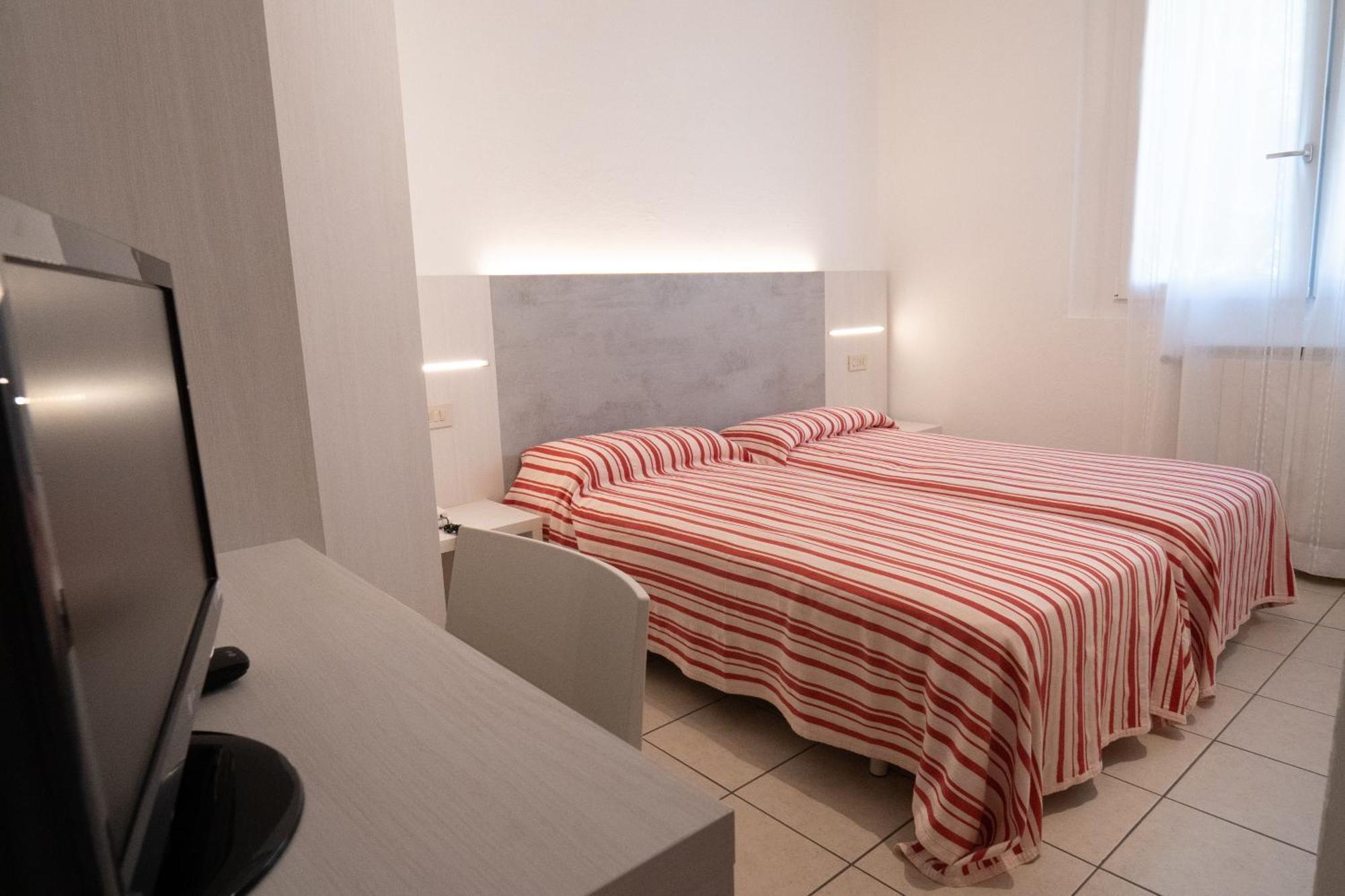 Hotel Dafne Punta Marina Luaran gambar